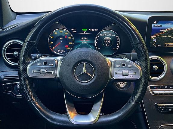Mercedes-Benz GLC300 e 14 of 30