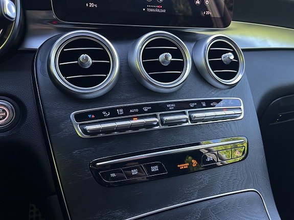 Mercedes-Benz GLC300 e 21 of 30
