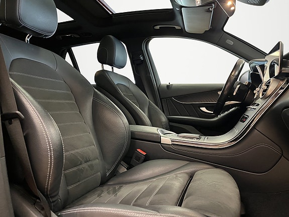 Mercedes-Benz GLC300 e 12 of 30