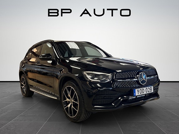 Mercedes-Benz GLC300 e 8 of 30