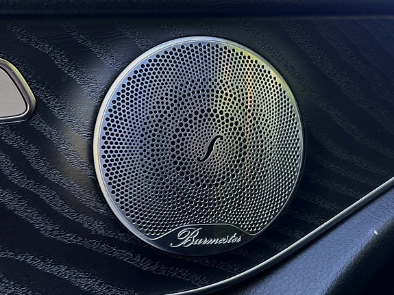 Mercedes-Benz GLC300 e 27 of 30