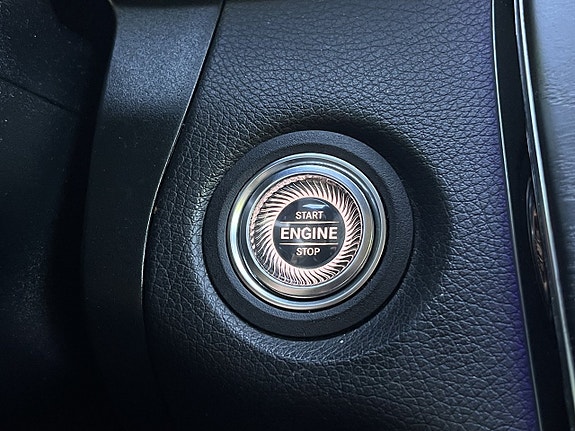 Mercedes-Benz GLC300 e 25 of 30
