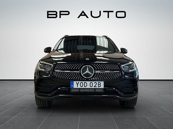 Mercedes-Benz GLC300 e 4 of 5