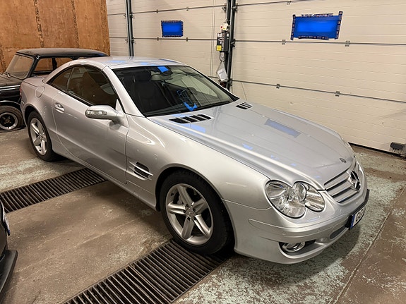 Mercedes-Benz SL350 2 of 5