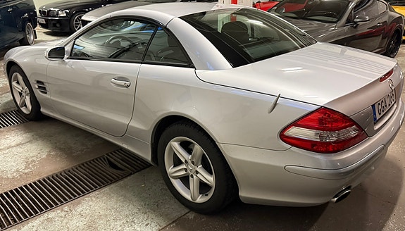 Mercedes-Benz SL350 3 of 5