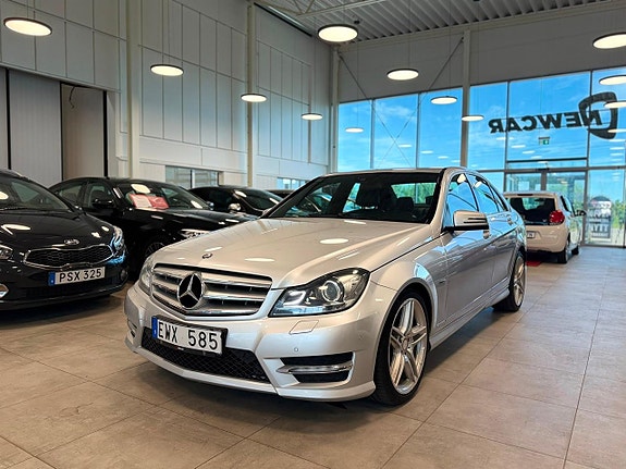 Mercedes-Benz C350 3 of 5