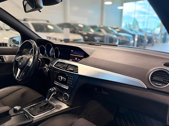 Mercedes-Benz C350 11 of 18