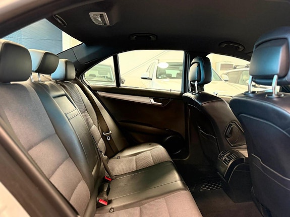 Mercedes-Benz C350 9 of 18