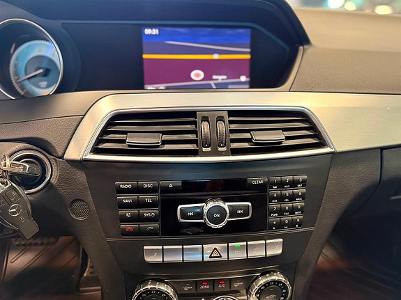 Mercedes-Benz C350 17 of 18