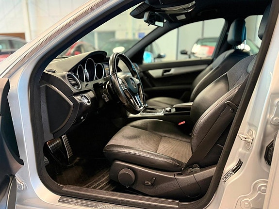 Mercedes-Benz C350 14 of 18