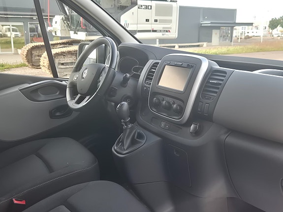 Renault Trafic 9 of 20