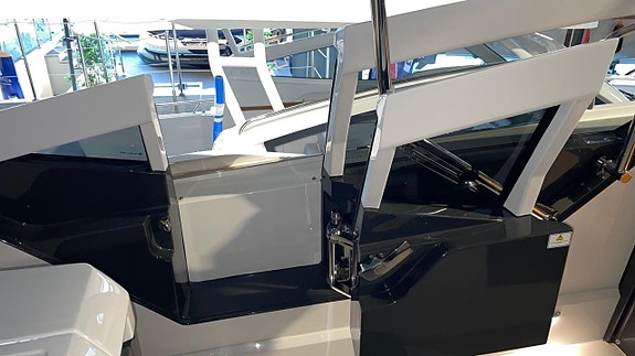 Fairline F33 -21 Diesel "READY TO CRUISE" 8 of 16