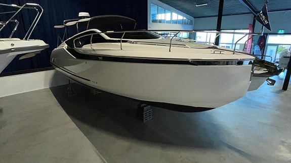 Fairline F33 -21 Diesel "READY TO CRUISE" 2 of 5