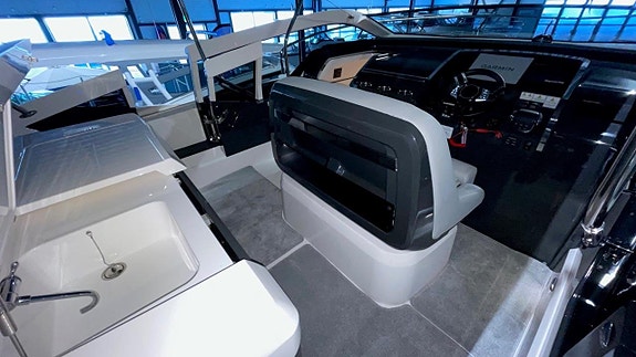 Fairline F33 -21 Diesel "READY TO CRUISE" 6 of 16