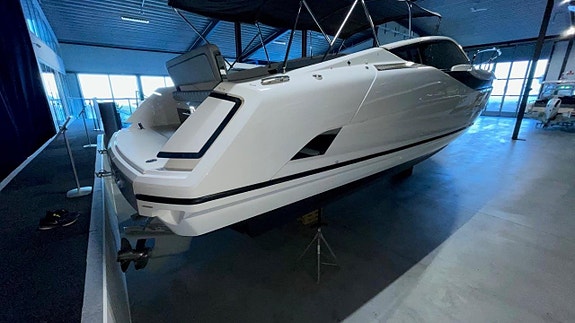Fairline F33 -21 Diesel "READY TO CRUISE" 3 of 5