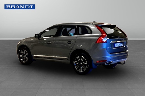 Volvo XC60 2 of 5