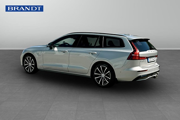 Volvo V60 2 of 5