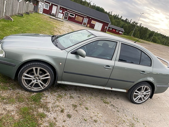 Skoda Octavia 2 of 6