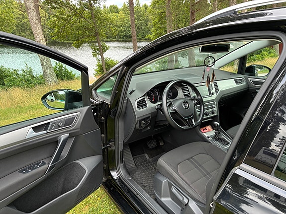 Volkswagen Golf Sportsvan 8 of 11