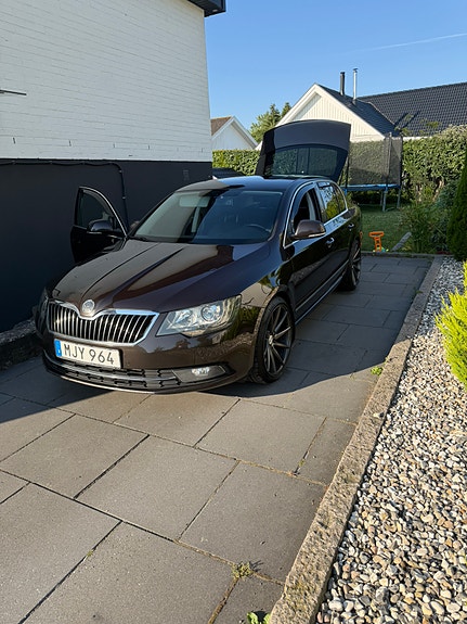 Skoda Superb 3 of 5