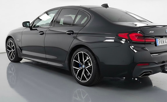 BMW 530e 2 of 6