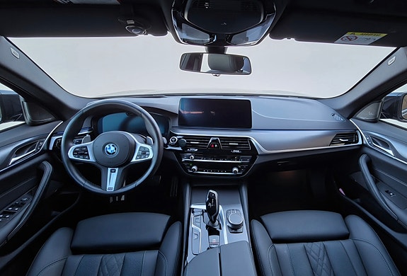 BMW 530e 3 of 6