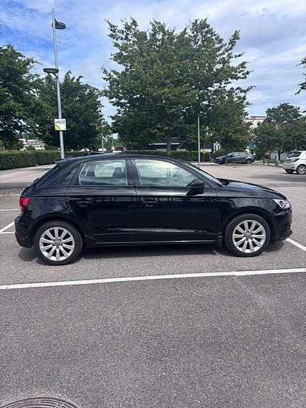 Audi A1 2 of 5