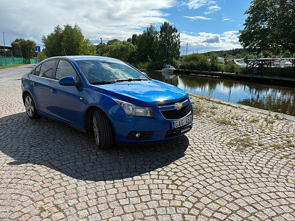 Chevrolet Cruze 2 of 5