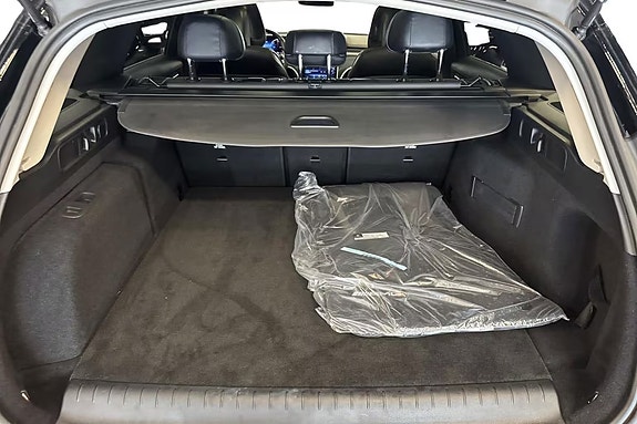 Mercedes-Benz C300 3 of 5