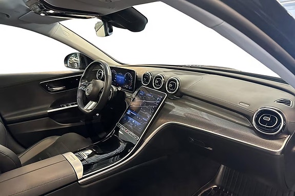 Mercedes-Benz C300 4 of 5