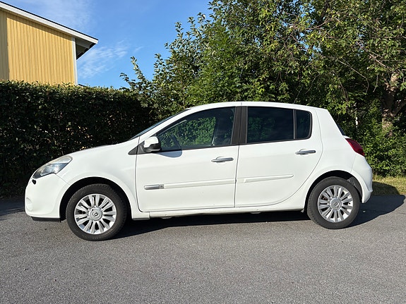 Renault Clio 2 of 12