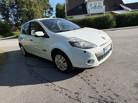 Renault Clio 10 of 12
