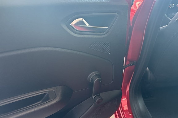 Renault Clio 23 of 24