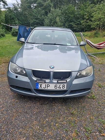 BMW 320d 2 of 8