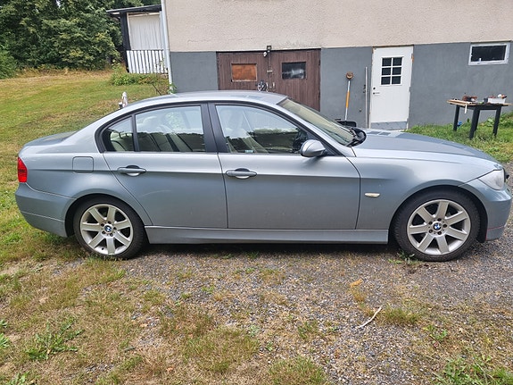 BMW 320d 3 of 8