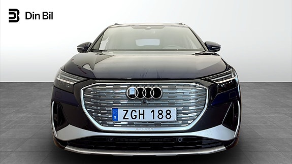 Audi Q4 e-tron 4 of 5