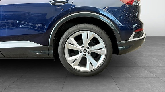 Audi Q4 e-tron 6 of 12