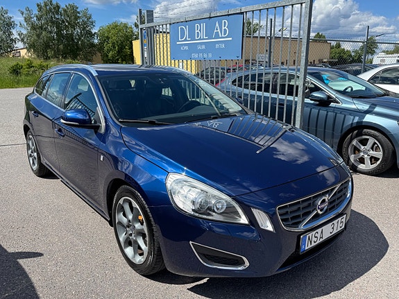 Volvo V60 2 of 28