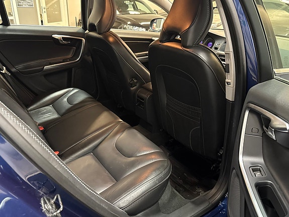 Volvo V60 13 of 28
