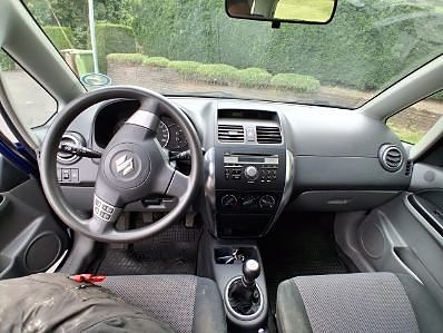 Suzuki SX4 4 of 5
