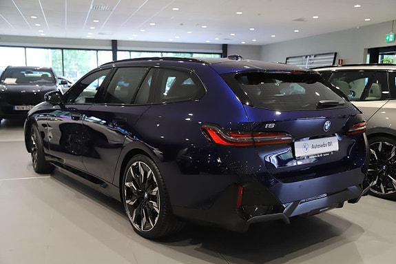 BMW i5 7 of 16