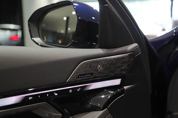 BMW i5 8 of 16