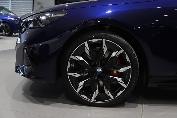 BMW i5 10 of 16