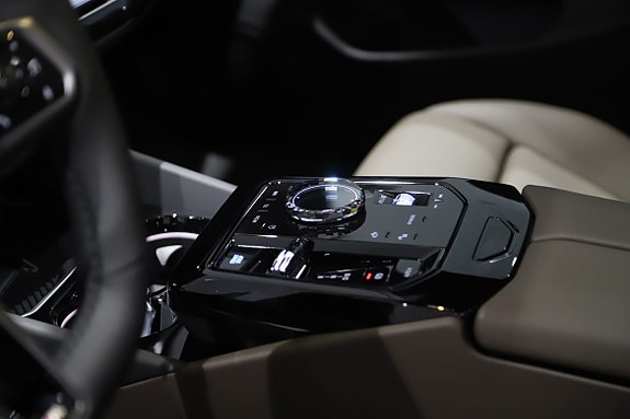 BMW i5 14 of 16
