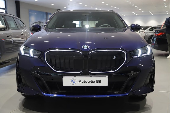 BMW i5 3 of 5