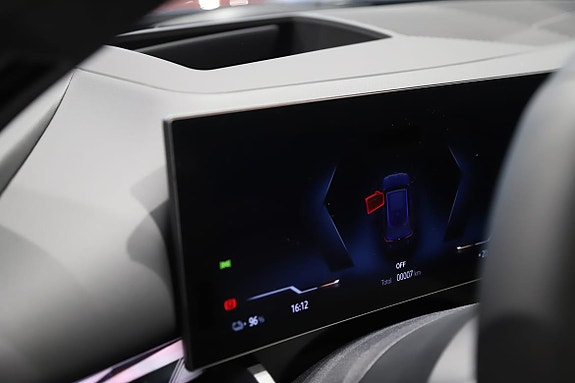 BMW i5 9 of 16