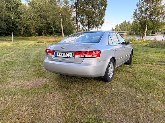 Hyundai Sonata 3 of 4