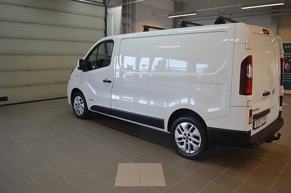 Nissan NV300 3 of 5