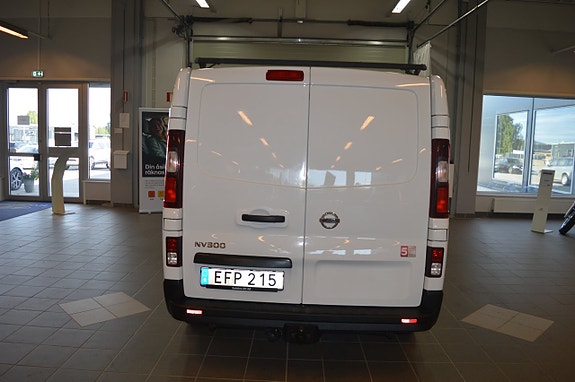 Nissan NV300 4 of 5