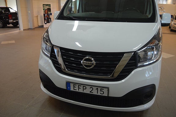 Nissan NV300 2 of 5